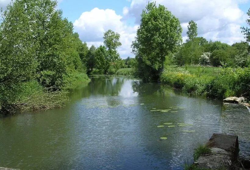 ベッドアンドブレックファースト Moulin Du Fontcourt Chambre D Hôtes