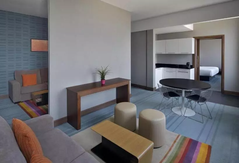 ホテル Aloft Dhahran