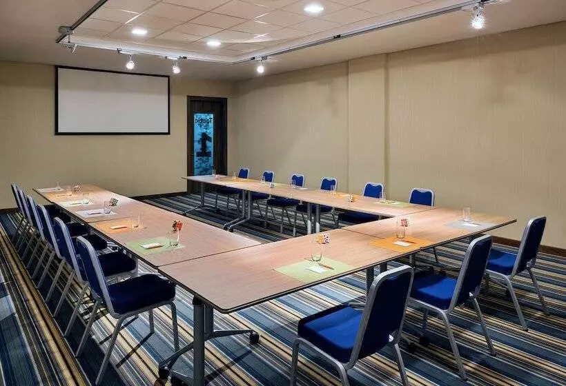 ホテル Aloft Dhahran