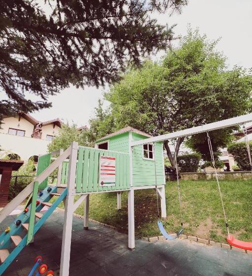 هتل C&c Karo Resort