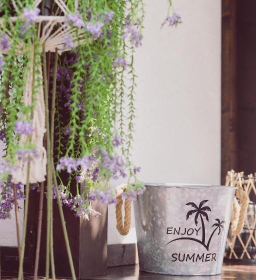 هتل C&c Karo Resort