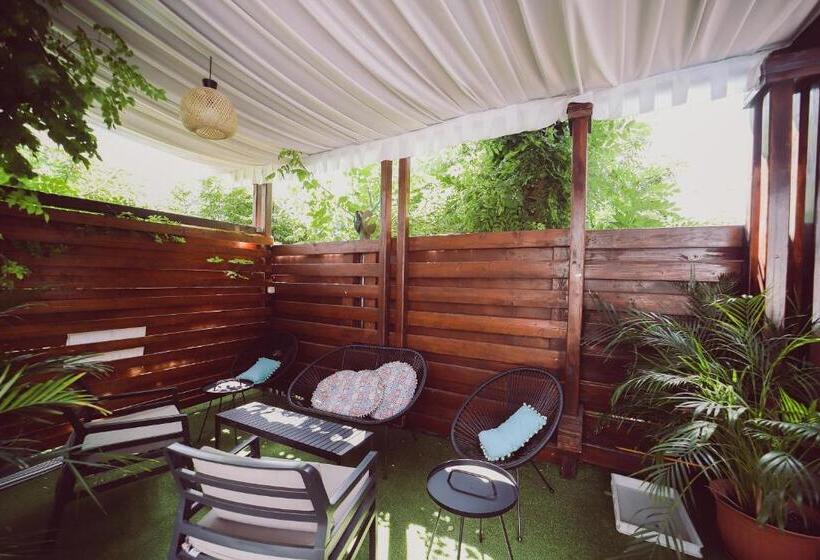 هتل C&c Karo Resort