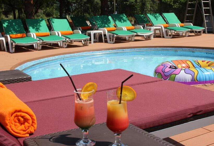 هتل C&c Karo Resort