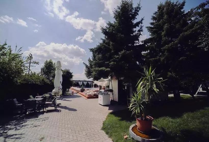 هتل C&c Karo Resort