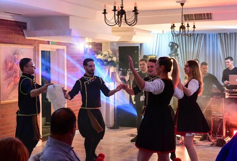 هتل C&c Karo Resort