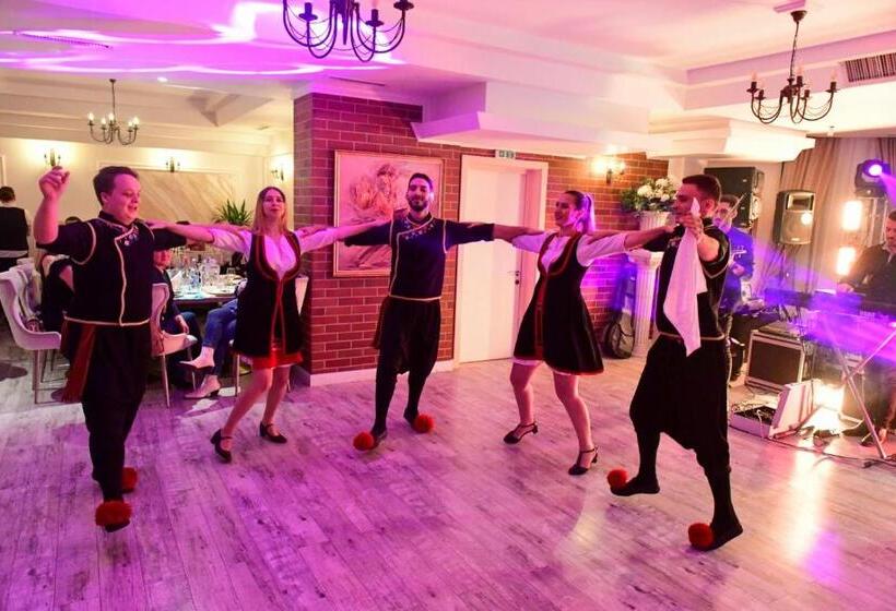 هتل C&c Karo Resort