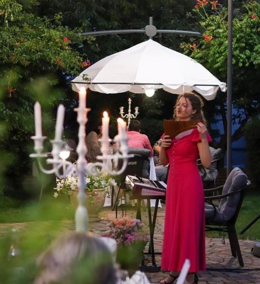 هتل C&c Karo Resort