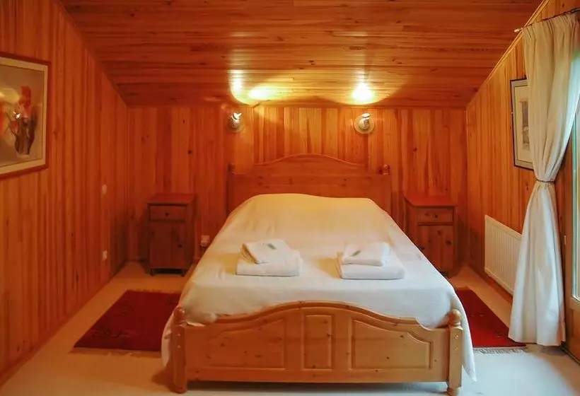 Maison De 2 Chambres Avec Vue Sur Le Lac Piscine Partagee Et Jardin Amenage A Lachapelle Auzac