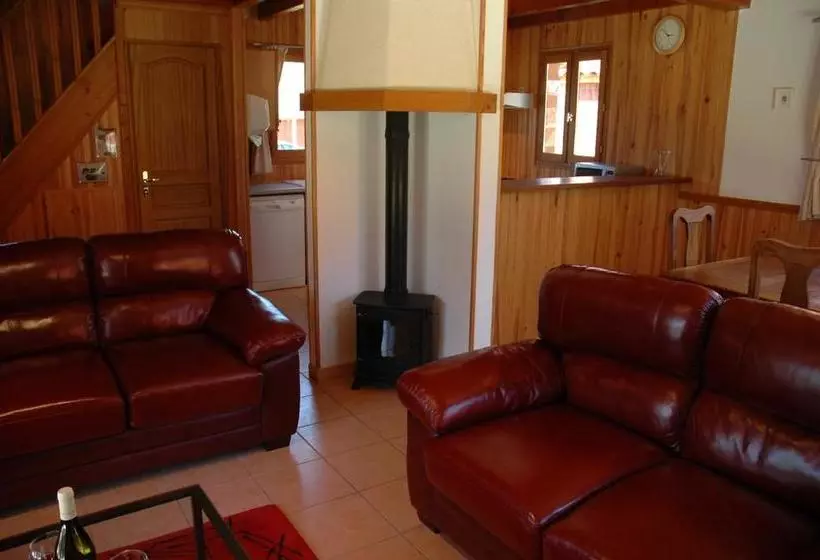 Maison De 2 Chambres Avec Vue Sur Le Lac Piscine Partagee Et Jardin Amenage A Lachapelle Auzac
