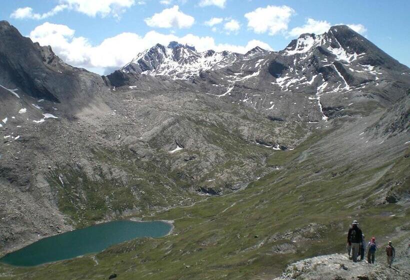 Отель Yak Avenir