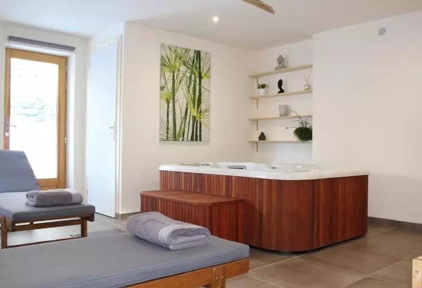 Hotelli Yak Avenir