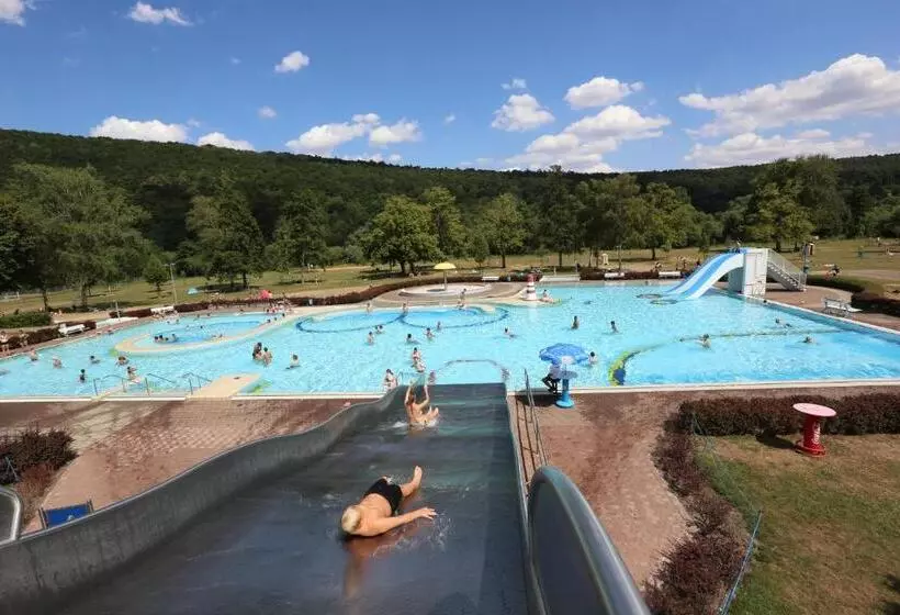リゾートホテル Azur Camping Wertheim