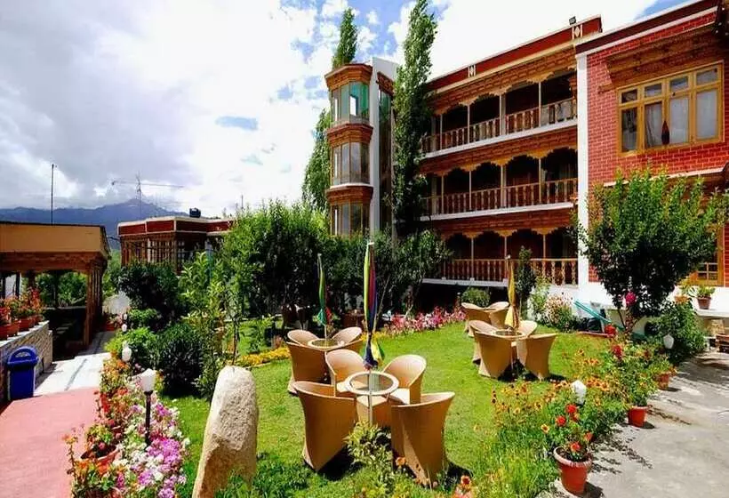 Hotel Royal Palace   Leh