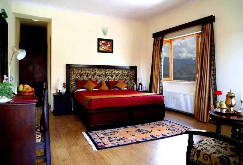 Hotel Royal Palace   Leh