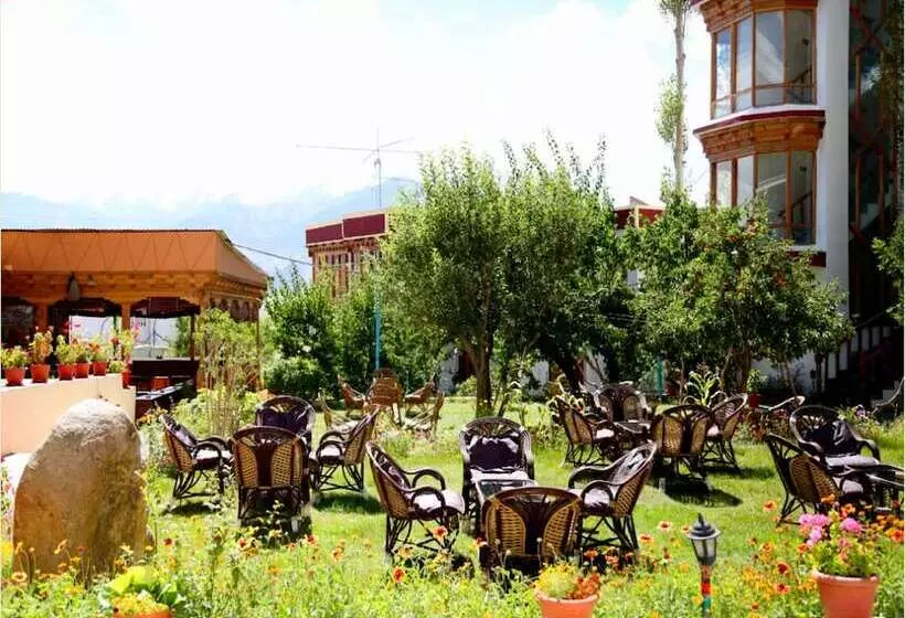 Hotel Royal Palace   Leh
