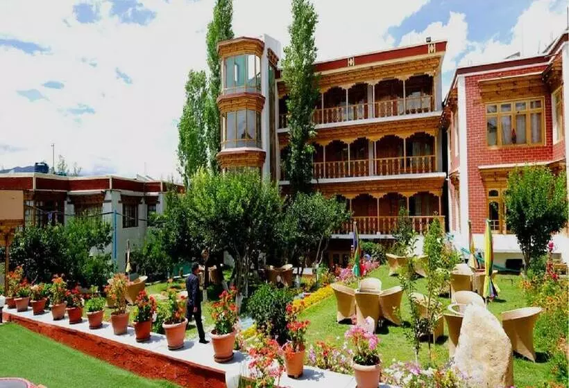 Hotel Royal Palace   Leh