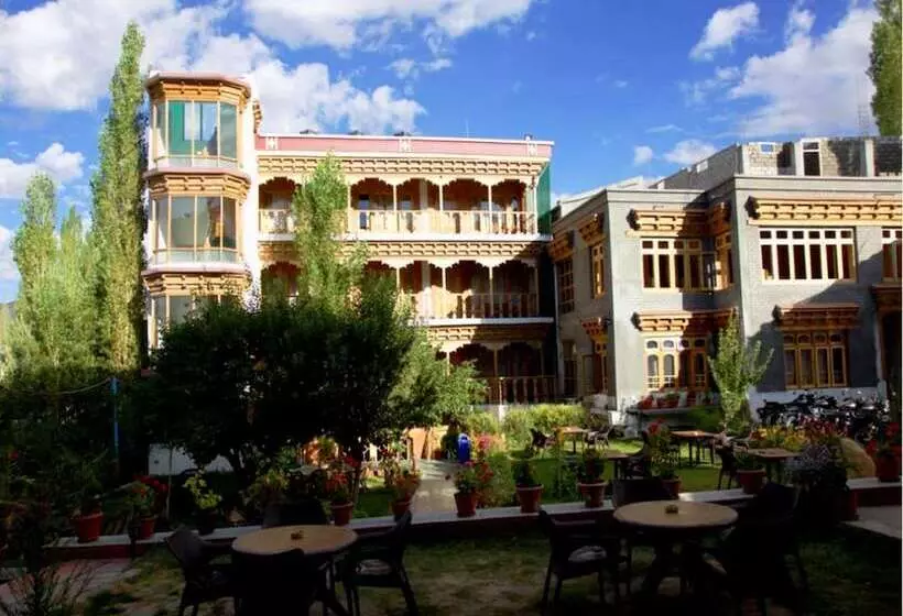Hotel Royal Palace   Leh