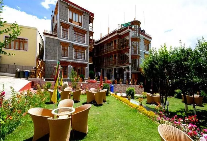Hotel Royal Palace   Leh