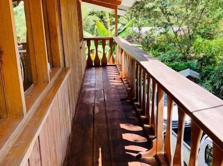 ユースホステル La Casa De Cecilia Mindo