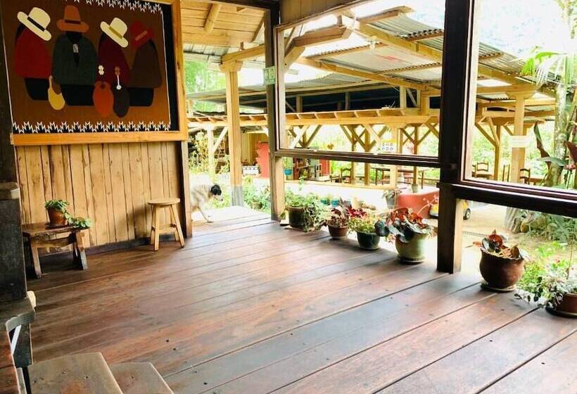 ユースホステル La Casa De Cecilia Mindo