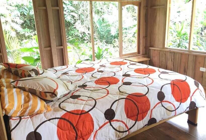 ユースホステル La Casa De Cecilia Mindo