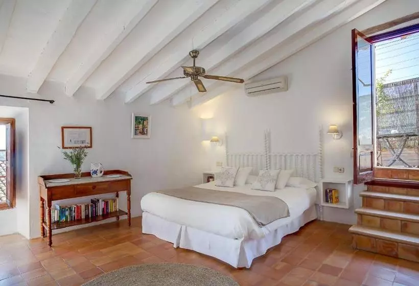 هتل Finca Es Castell