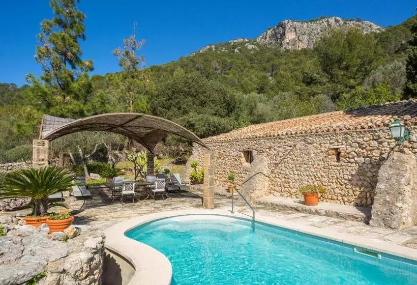 هتل Finca Es Castell