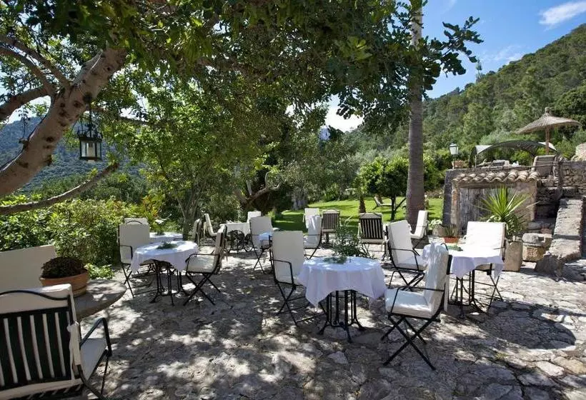 هتل Finca Es Castell