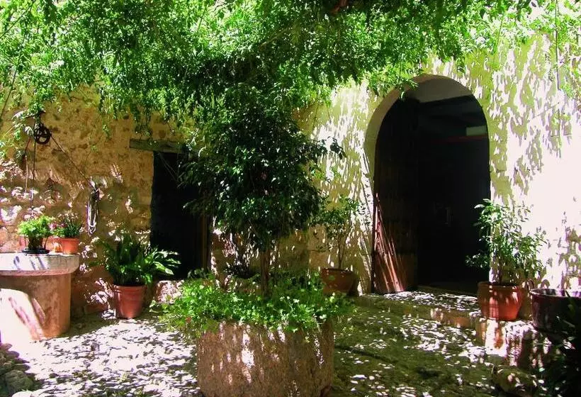 هتل Finca Es Castell