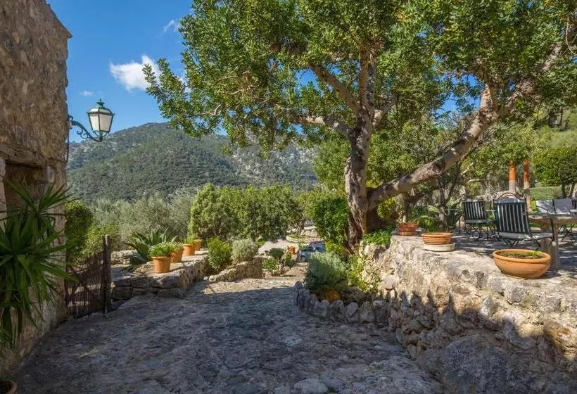 هتل Finca Es Castell