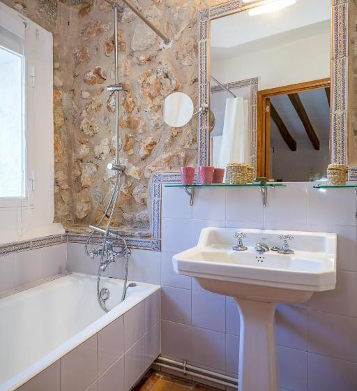 هتل Finca Es Castell