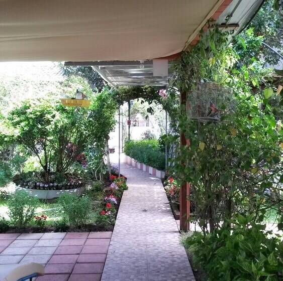 Hotel Hostal El Parque Tababela