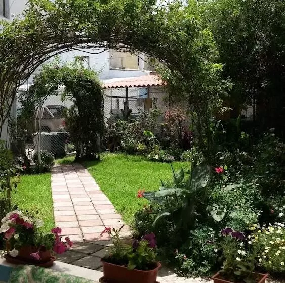 Hotel Hostal El Parque Tababela