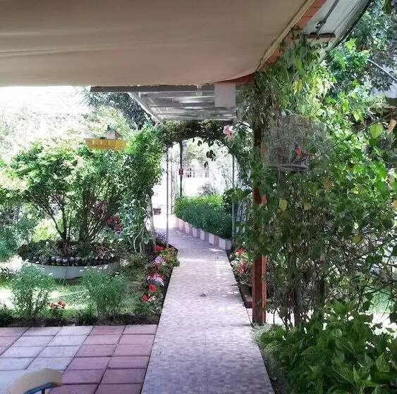 Hotel Hostal El Parque Tababela