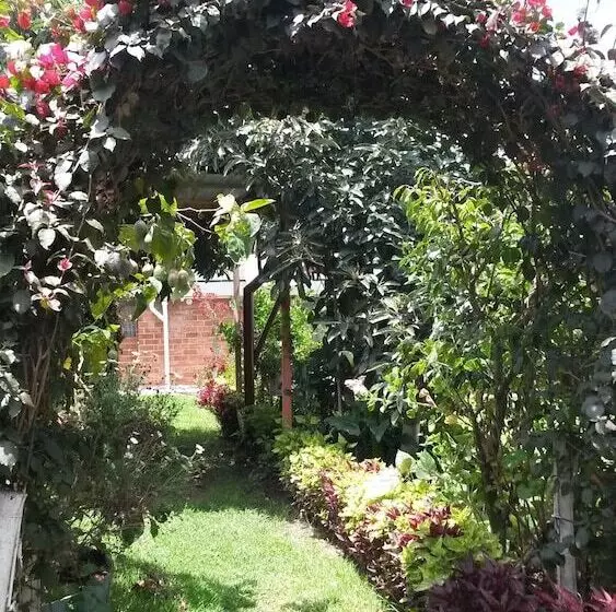 Hotel Hostal El Parque Tababela
