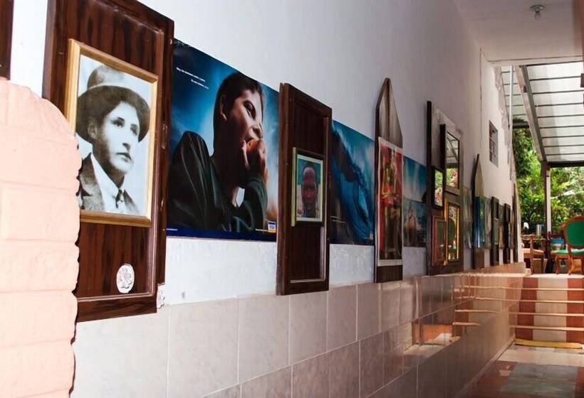 Hotel Hostal El Parque Tababela