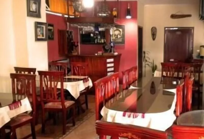 ホテル Hostal Perla Real Inn