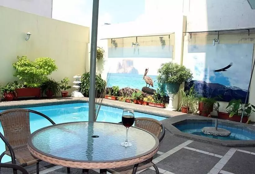 ホテル Hostal Perla Real Inn