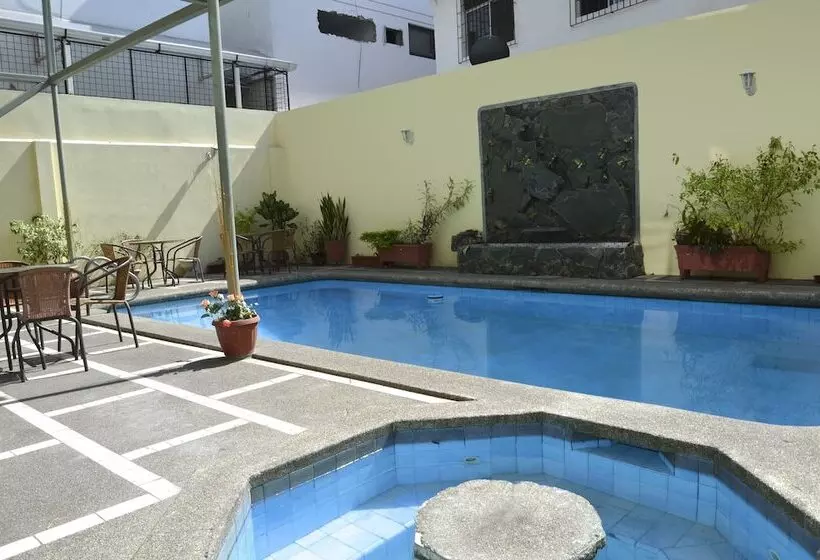 ホテル Hostal Perla Real Inn