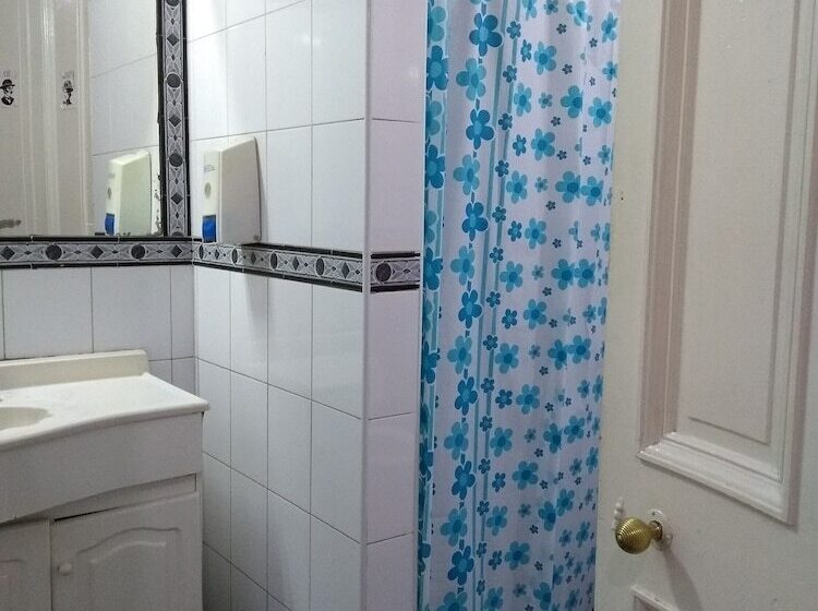 هتل Hostel Estoril