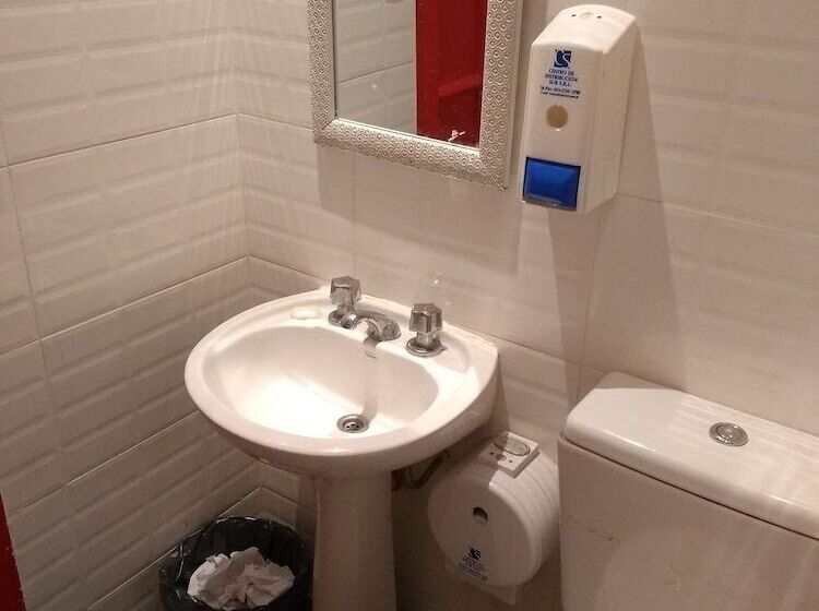 هتل Hostel Estoril