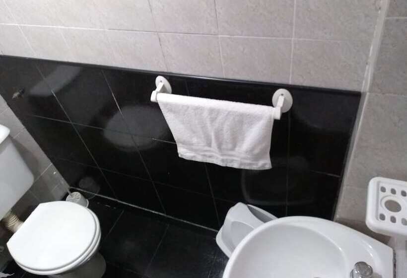 هتل Hostel Estoril