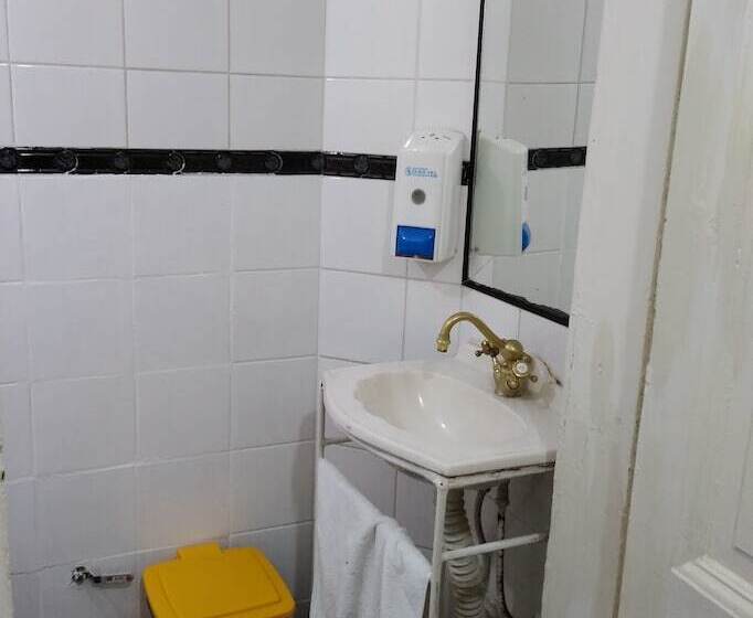 هتل Hostel Estoril