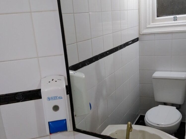 هتل Hostel Estoril