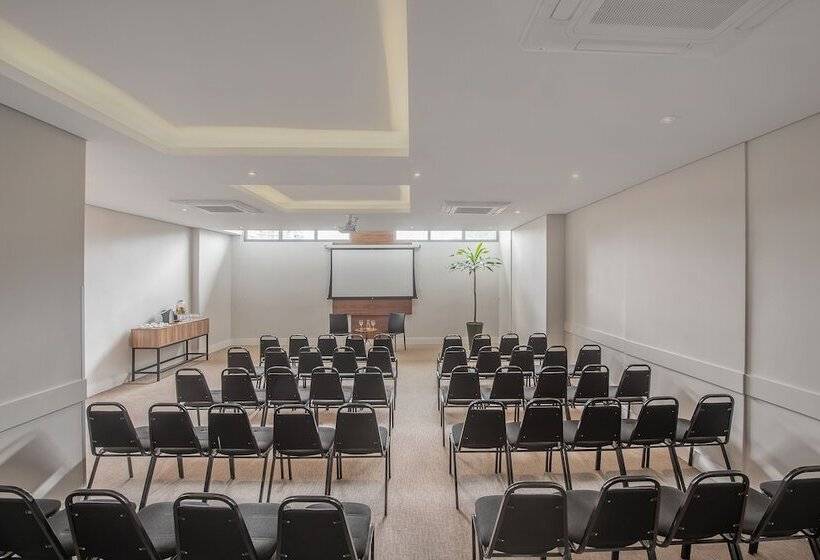 호텔 Intercity Curitiba Centro Civico