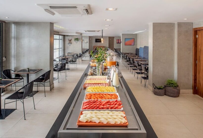 호텔 Intercity Curitiba Centro Civico