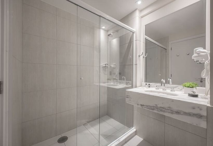 호텔 Intercity Curitiba Centro Civico