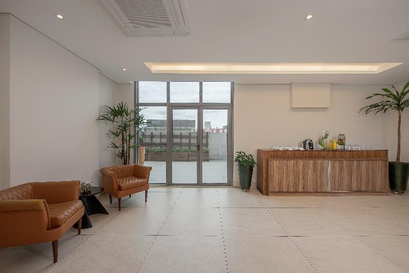 호텔 Intercity Curitiba Centro Civico