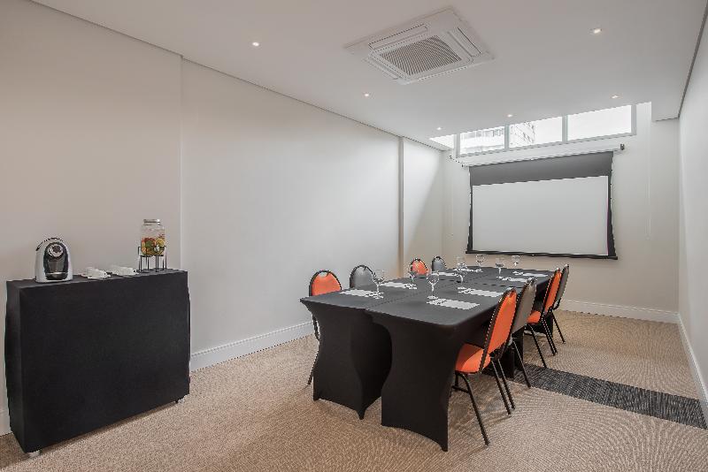 호텔 Intercity Curitiba Centro Civico