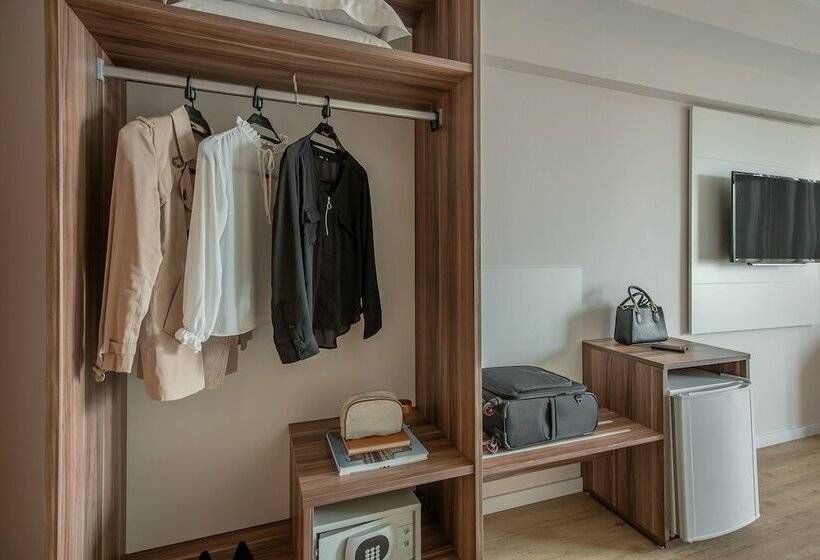 호텔 Intercity Curitiba Centro Civico